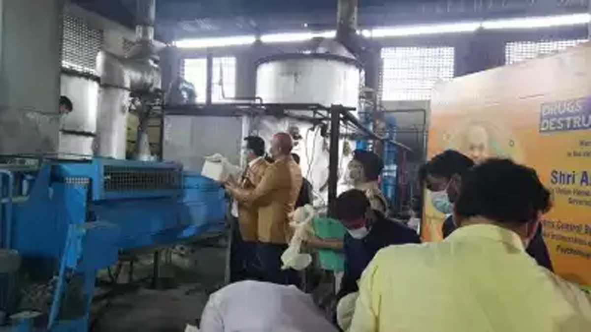 अमित शाह की निगरानी में हुआ 1,235 करोड़ का ड्रग्स नष्ट, बोले, समुद्री मार्गों पर फोकस बढ़ाने की जरूरत अमित शाह की निगरानी में हुआ 1,235 करोड़ का ड्रग्स नष्ट, बोले, समुद्री मार्गों पर फोकस बढ़ाने की जरूरत